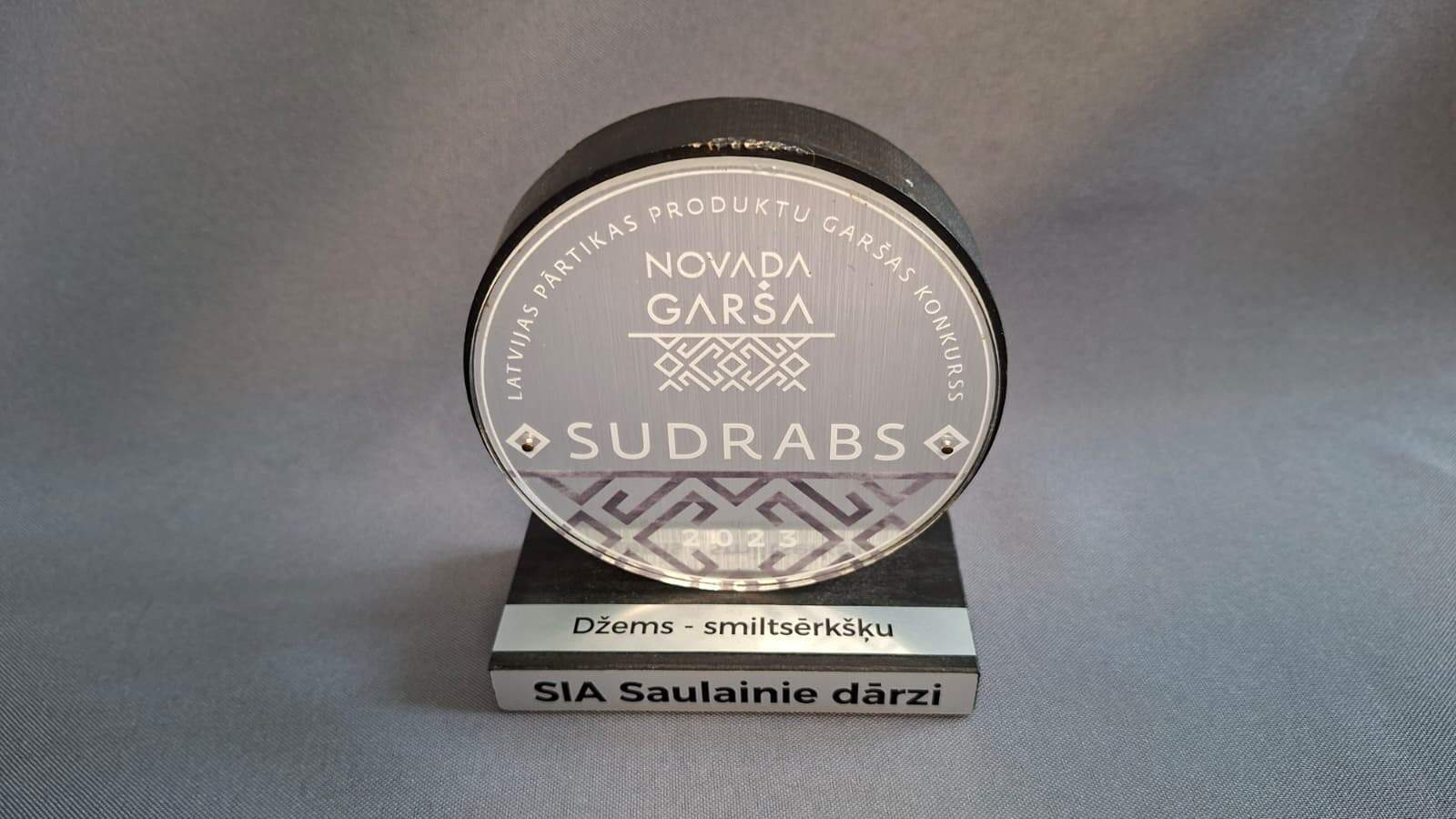 Saulainie Dārzi dabīgs medus ar garantētu kvalitāti un dabīgām sastāvdaļām.